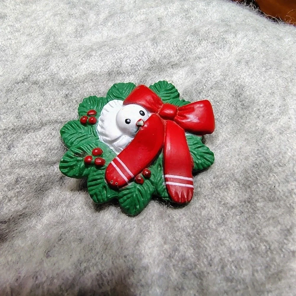 S. Lehman Green Red White Resin Dove Bird Bow Christmas Wreath Brooch Vintage